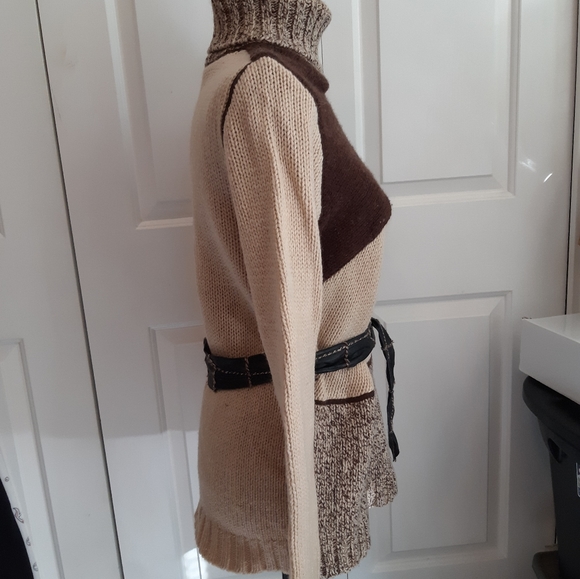 Crossing Pointe Patch Sweater - Size Sml - Picture 2 of 11